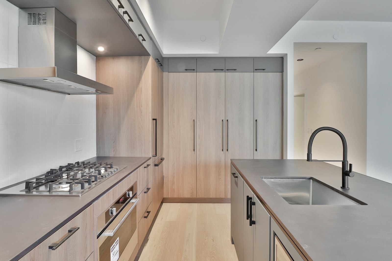 Modern kitchen remodeling with quartz countertops — Long Island, NY