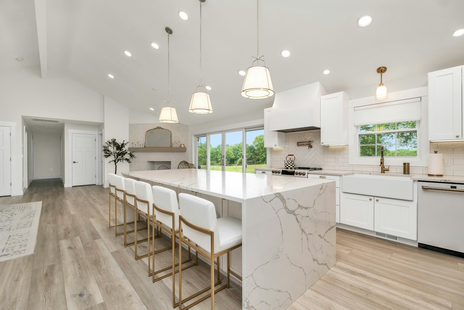 Modern kitchen remodeling with quartz countertops — New York
